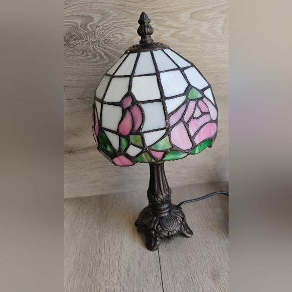 Tiffany Style Stained Glass Table Lamp Night Light Pink Roses Electric 12.5" - Picture 9 of 16